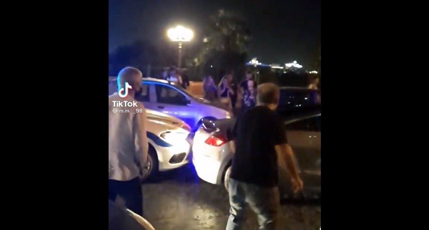 Napoli: fermato a un posto di blocco, sperona l'auto dei vigili e scappa